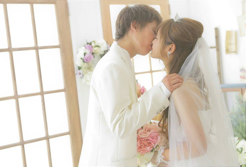 【結婚式での、ベールアップ・誓いのキスのシーン】 結婚写真ならクレール（CLAIRE）【東京・大阪】