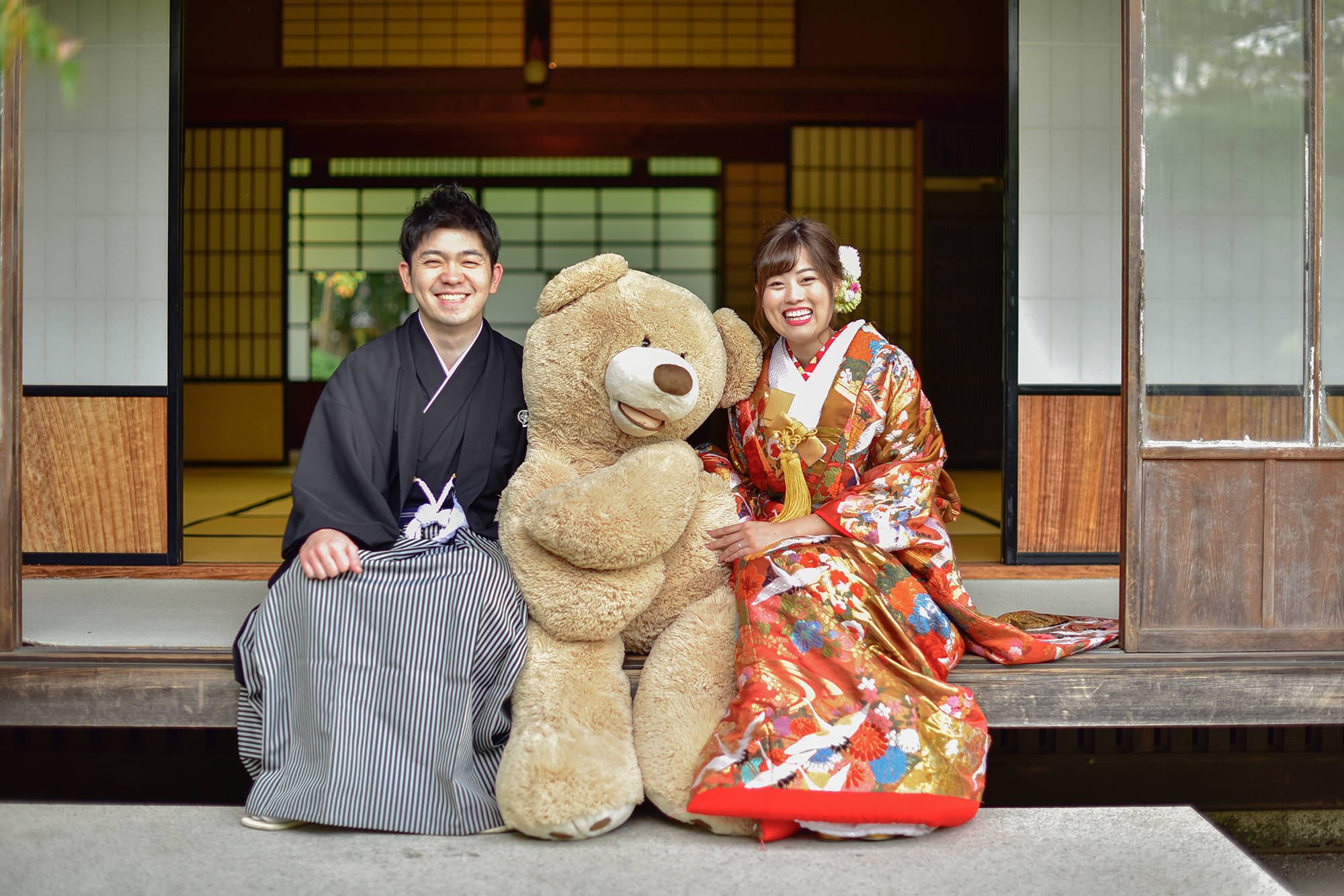 大好きなぬいぐるみと一緒に 結婚写真ならクレール Claire 東京 大阪